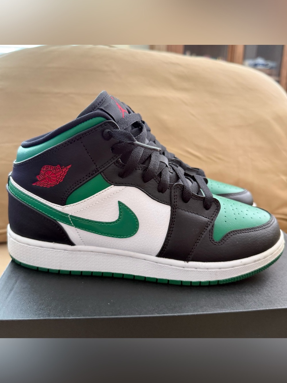 Air Jordan 1 Mid Big Kids Size 7Y in Green, Black & White